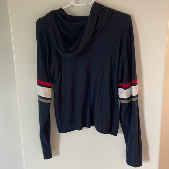 Hollister Hooded T-Shirt - Picture 2 of 2